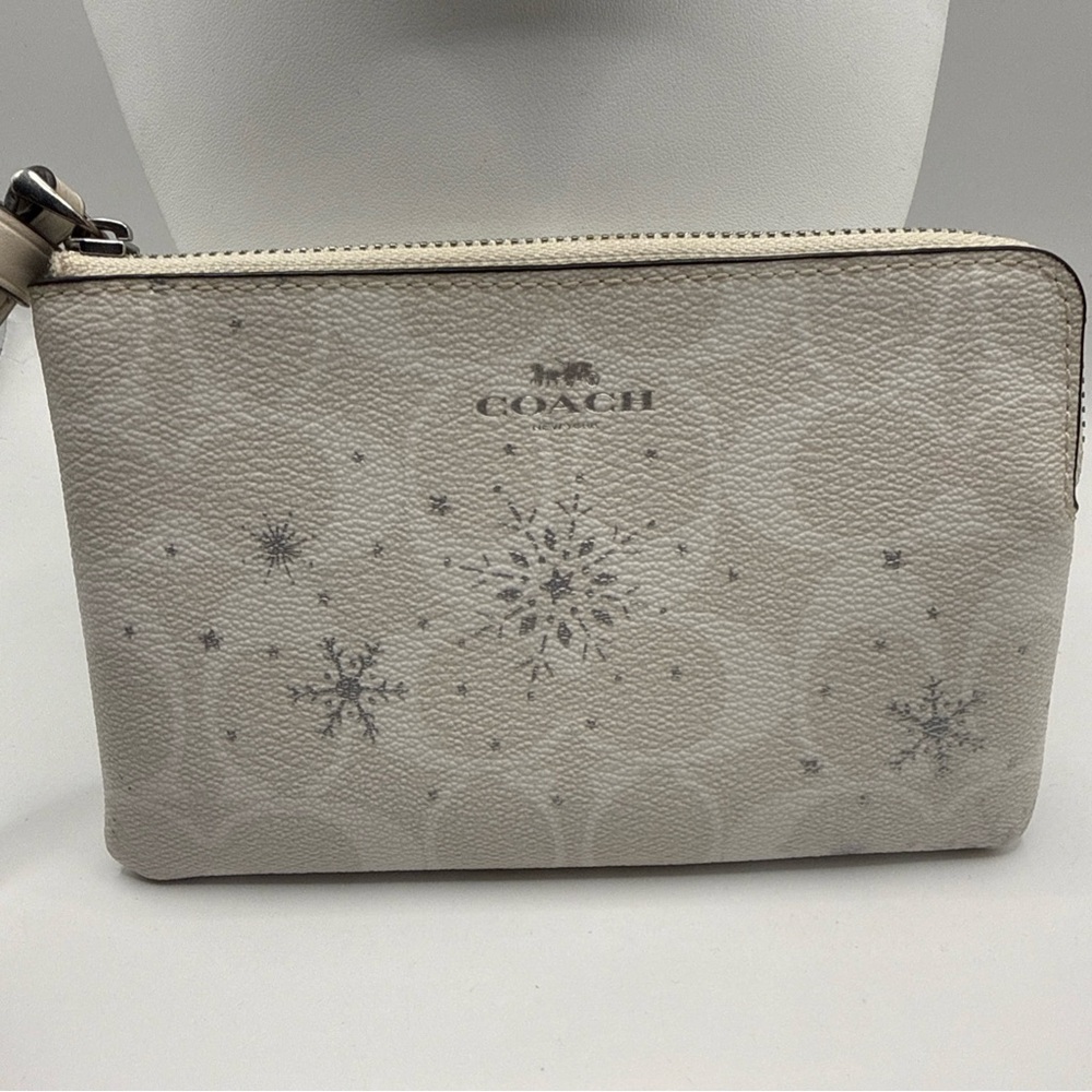 Coach Corner Zip Wristlet In Signature Canvas Beige Snowflake Print C1862